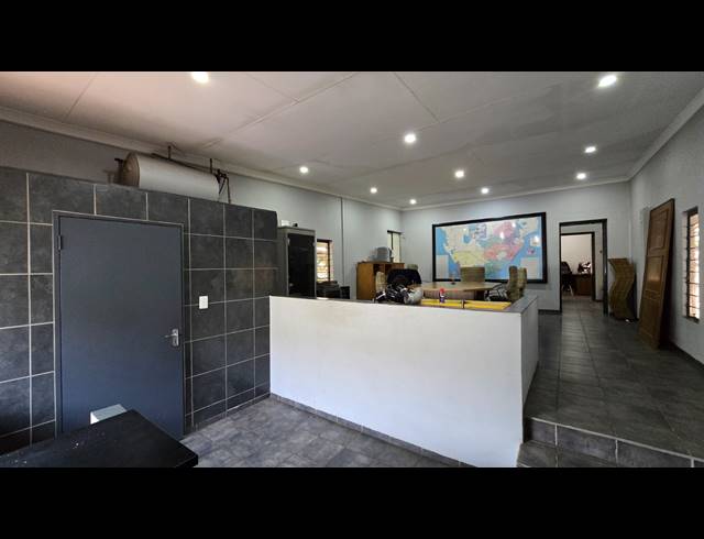 500M² WAREHOUSE TO LET IN SEBENZA